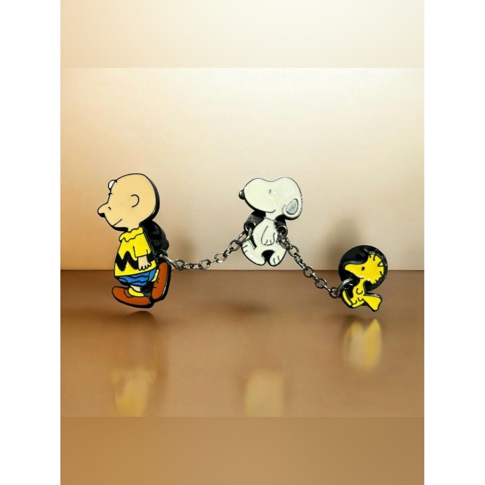 Peanuts Charlie Brown Snoopy Woodstock Connected Chain Enamel Pin NEW
